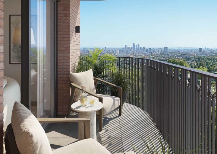 100 Avenue Road balkondan Londra manzarası